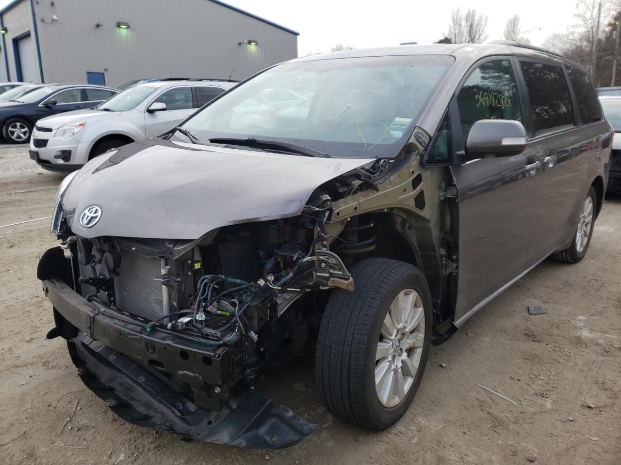 Photo 2 from auction – 2017 TOYOTA SIENNA XLE with VIN 5TDDZ3DC3HS155812
