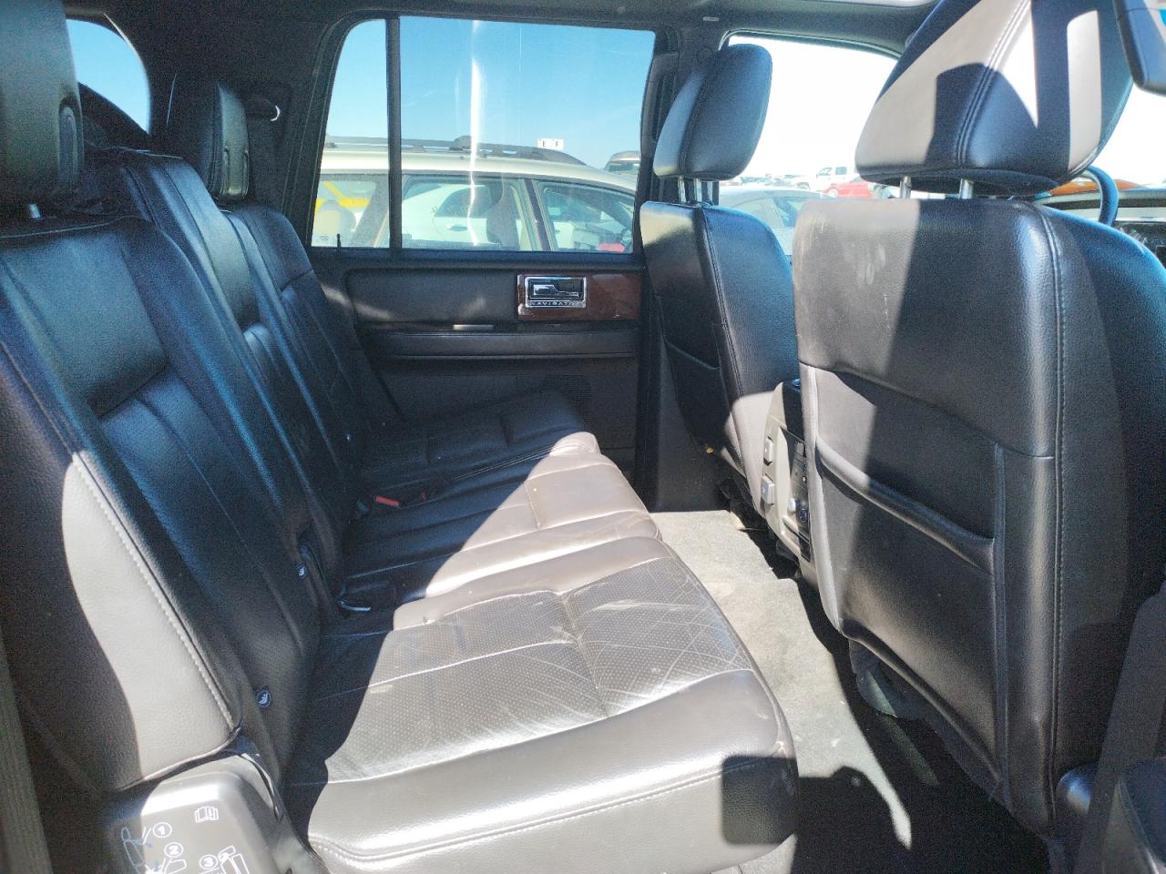 Photo 6 from auction – 2013 LINCOLN NAVIGATOR with VIN 5LMJJ3H50DEL05129
