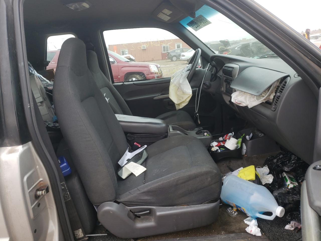 Photo 5 from auction – 2002 FORD EXPLORER with VIN 1FMYU60E22UD69939