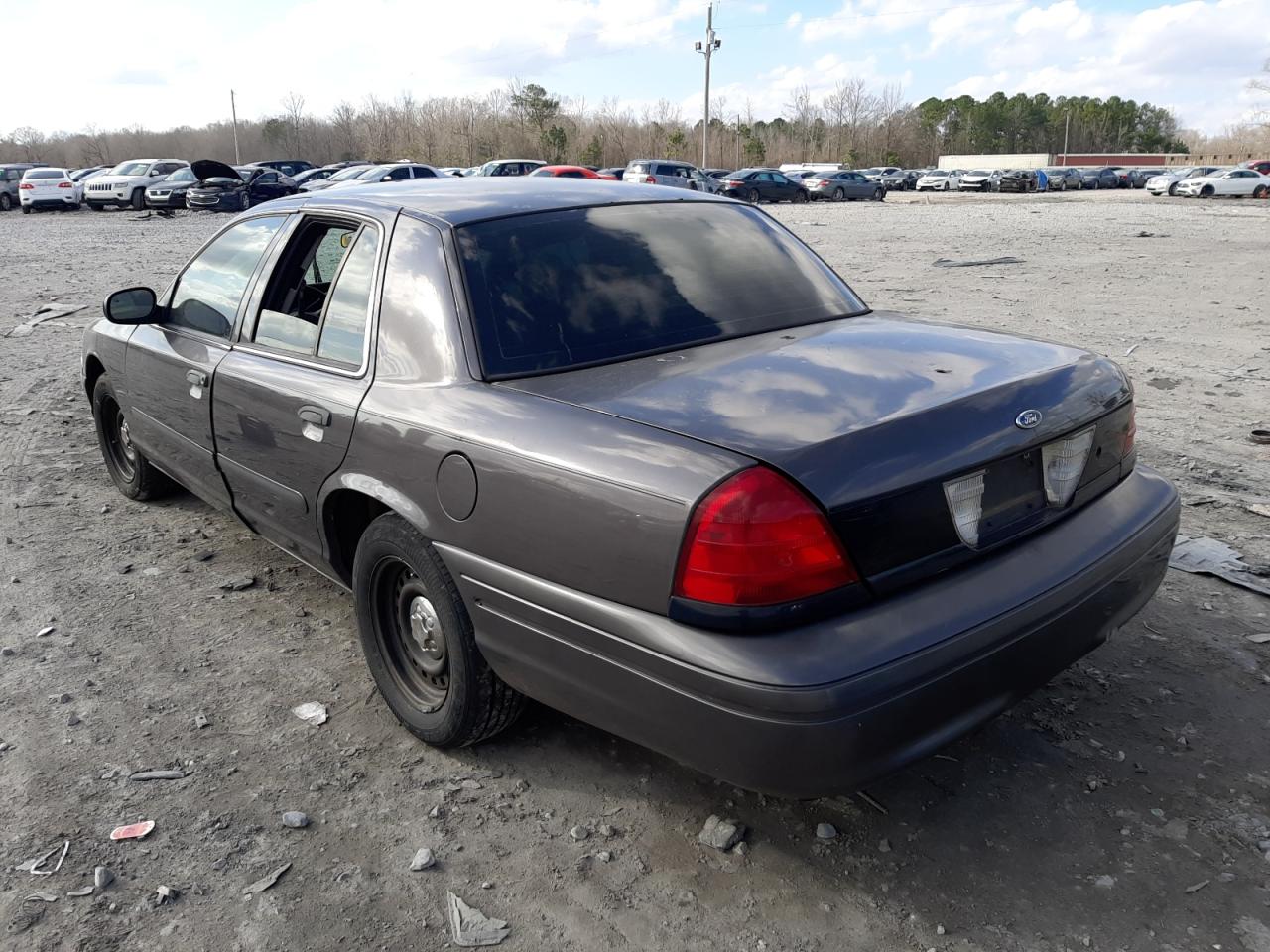 Photo 3 from auction – 2002 FORD CROWN VICT with VIN 2FAFP71W62X108005