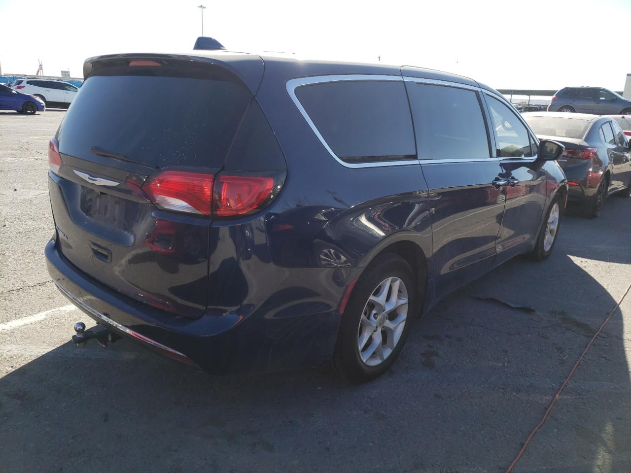 Photo 4 from auction – 2017 CHRYSLER PACIFICA T with VIN 2C4RC1BG2HR777389