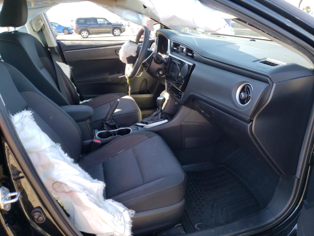 Photo 5 from auction – 2019 TOYOTA COROLLA L with VIN 2T1BURHE4KC147853