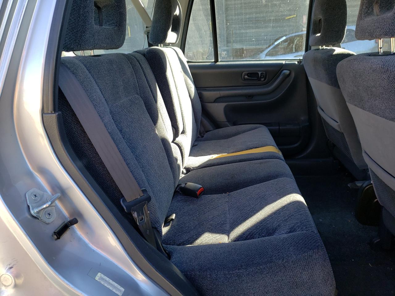 Photo 6 from auction – 2001 HONDA CR-V LX with VIN JHLRD18491C017374
