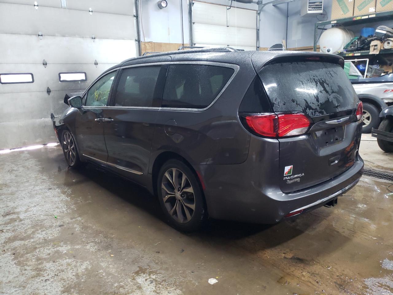 Photo 3 from auction – 2019 CHRYSLER PACIFICA L with VIN 2C4RC1GG7KR597762
