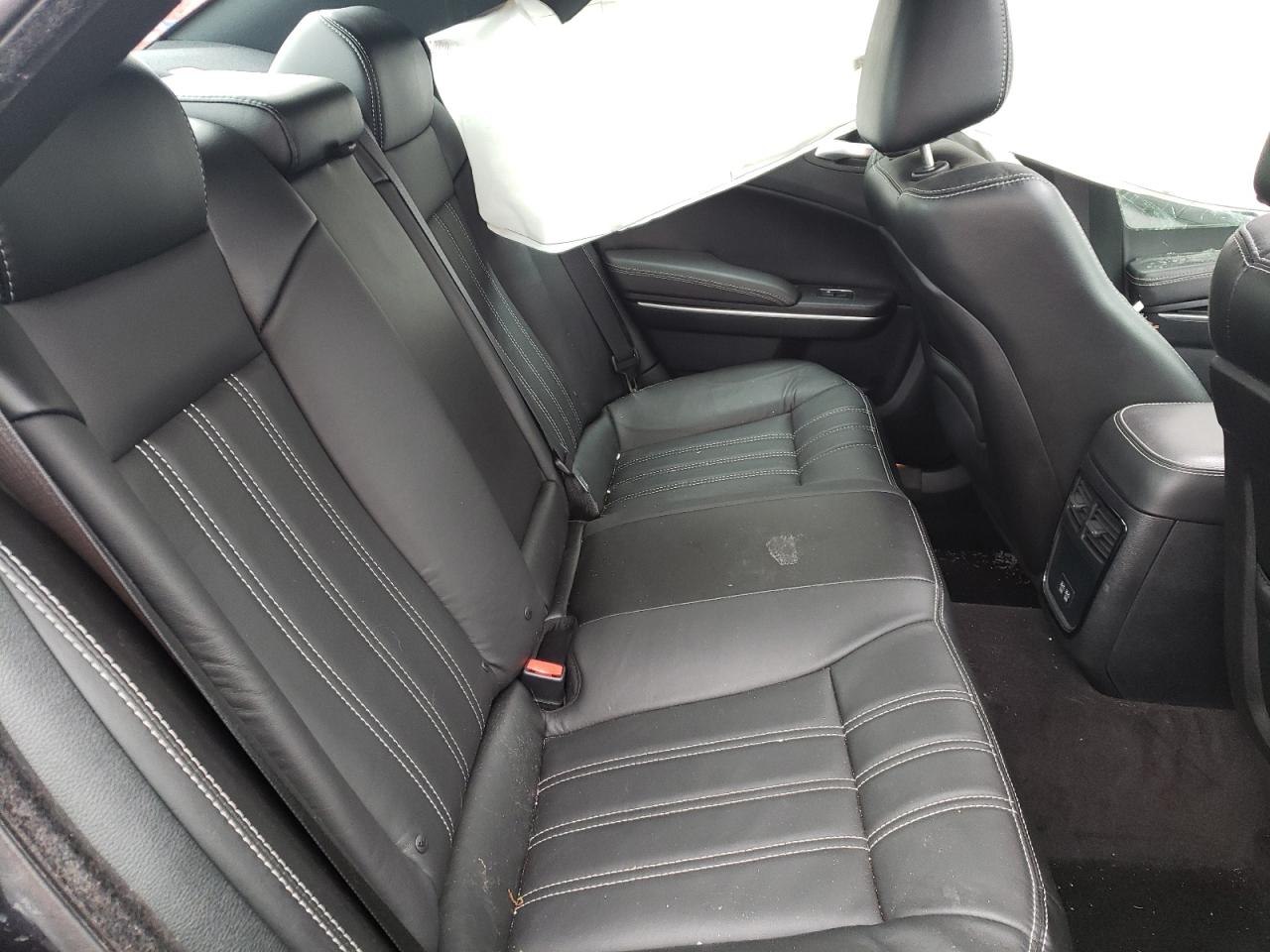 Photo 6 from auction – 2018 CHRYSLER 300 S with VIN 2C3CCAGG0JH165416