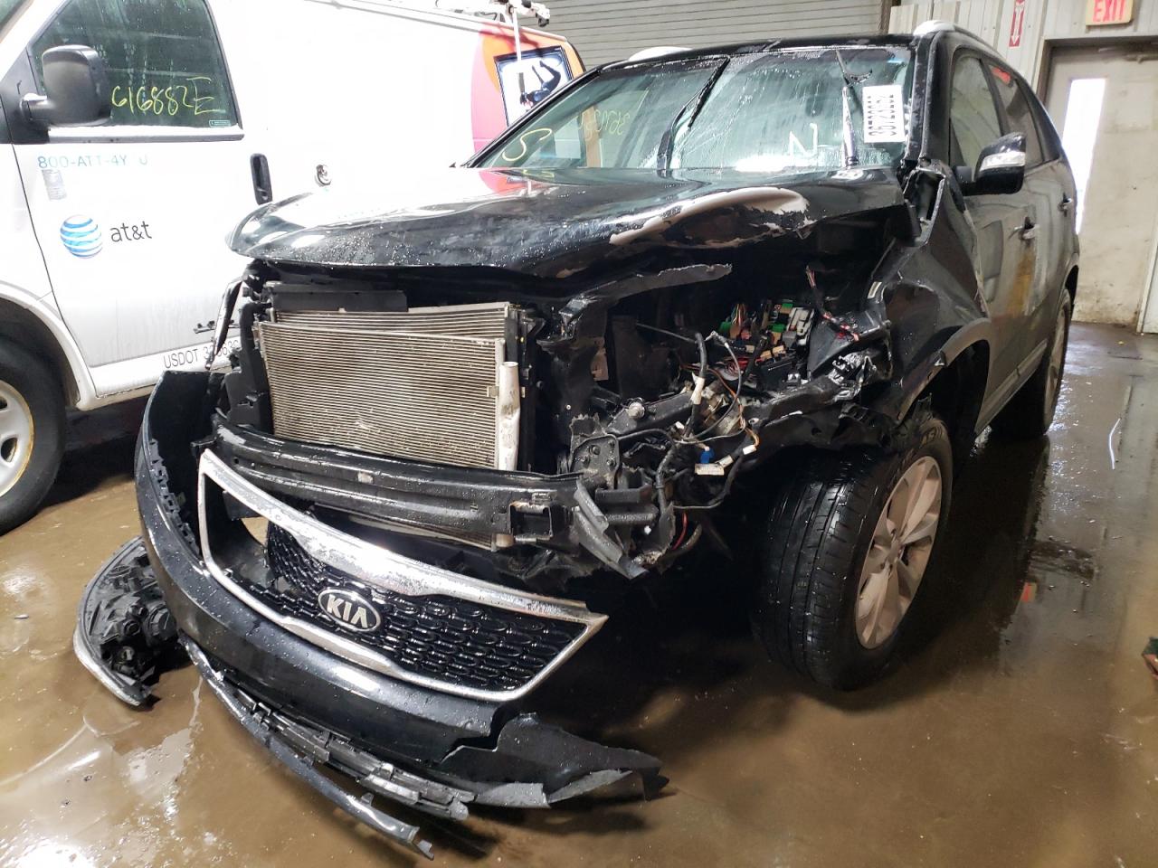 Photo 2 from auction – 2015 KIA SORENTO EX with VIN 5XYKUDA73FG653201