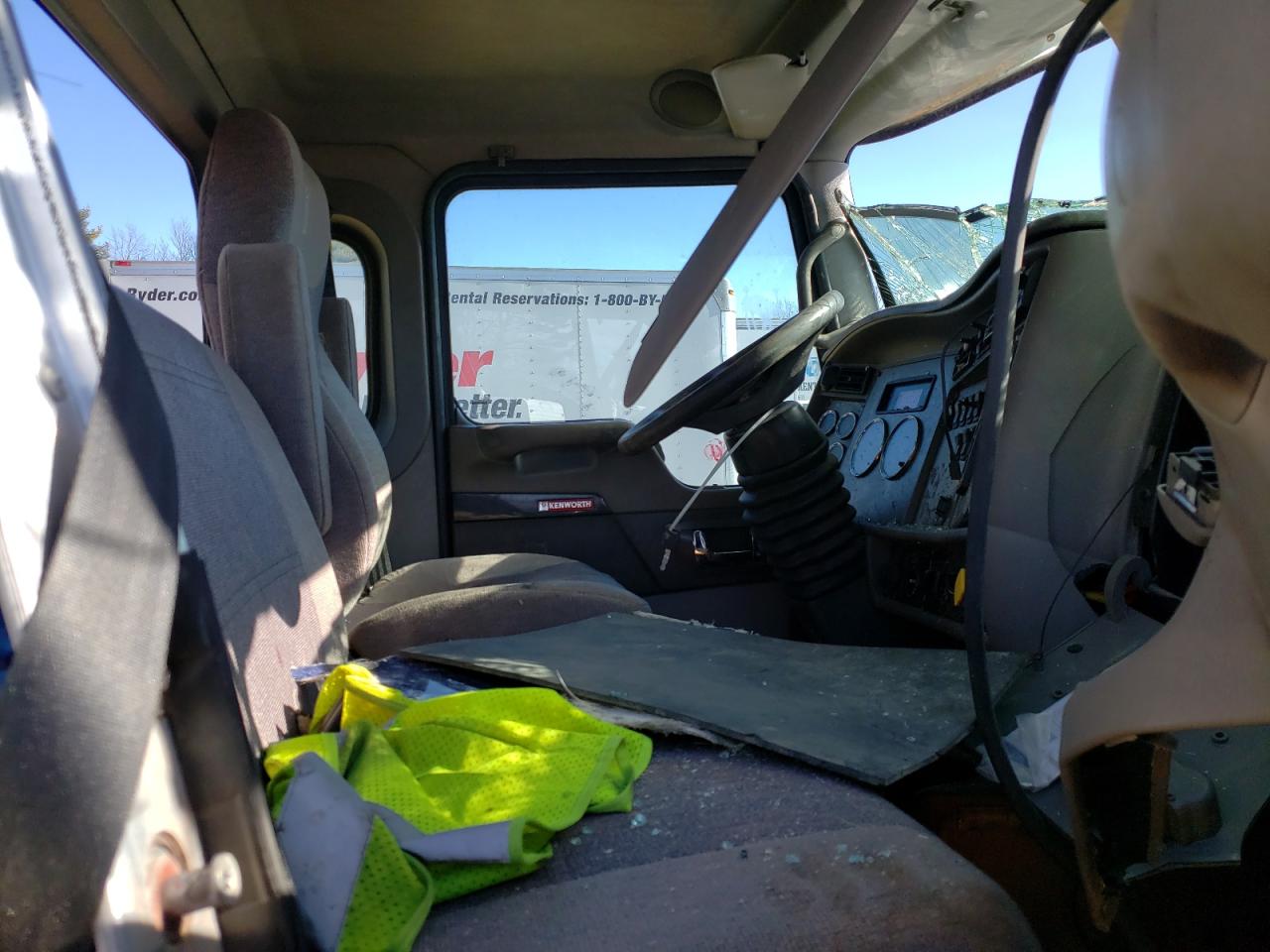 Photo 5 from auction – 2017 KENWORTH CONSTRUCTI with VIN 2NKHHM6XXHM161735