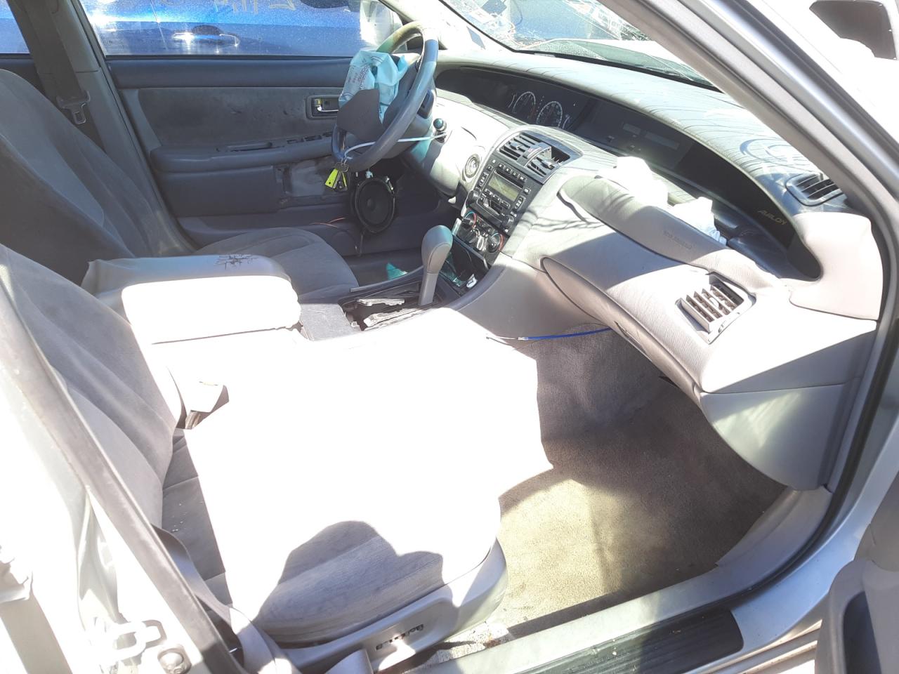 Photo 5 from auction – 2000 TOYOTA AVALON XL with VIN 4T1BF28B5YU039837