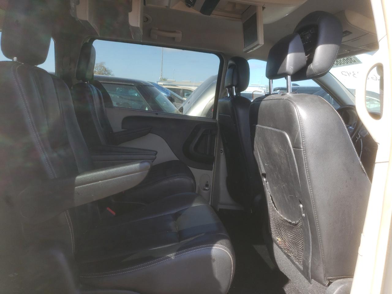 Photo 6 from auction – 2011 CHRYSLER TOWN & COU with VIN 2A4RR8DG3BR716395