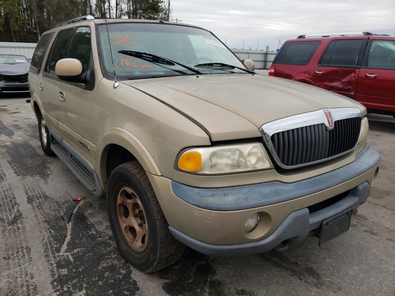 LINCOLN NAVIGATOR 1998 with VIN 5LMPU28L7WLJ17877 - Photo from auction