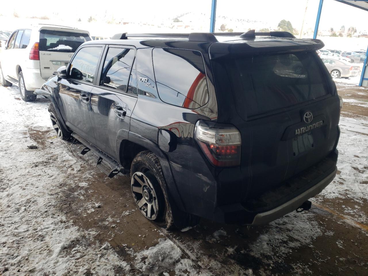 Photo 3 from auction – 2019 TOYOTA 4RUNNER SR with VIN JTEBU5JR9K5617843