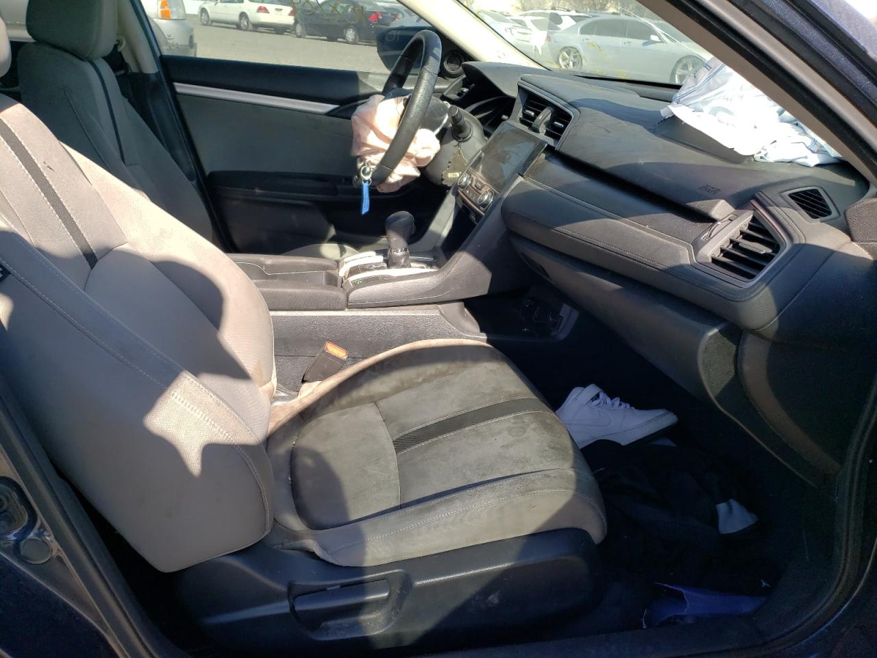 Photo 5 from auction – 2017 HONDA CIVIC EX with VIN 19XFC2F77HE063178