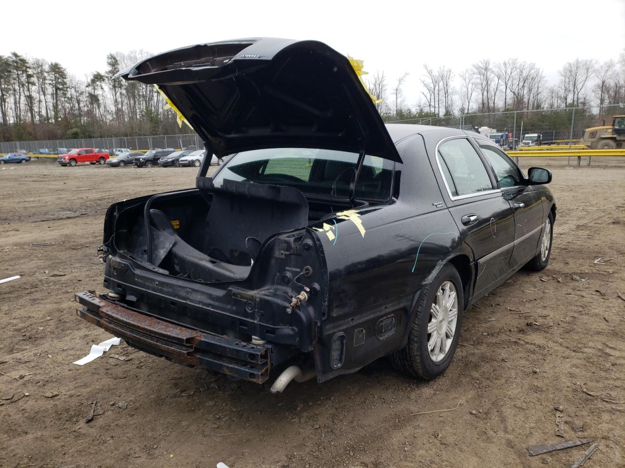 Photo 4 from auction – 2011 LINCOLN TOWN CAR S with VIN 2LNBL8CV7BX760531