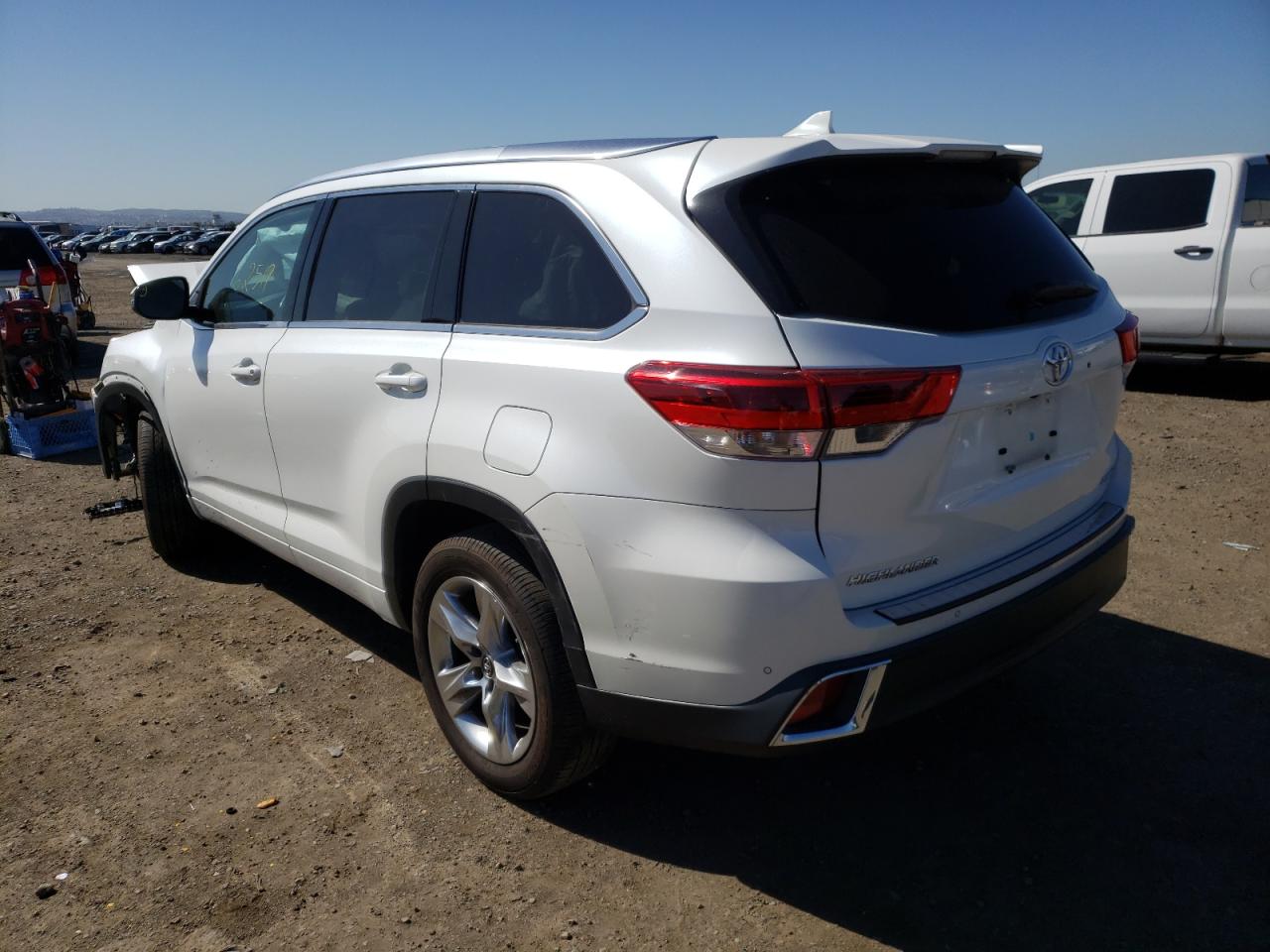 Photo 3 from auction – 2017 TOYOTA HIGHLANDER with VIN 5TDYZRFH0HS205515