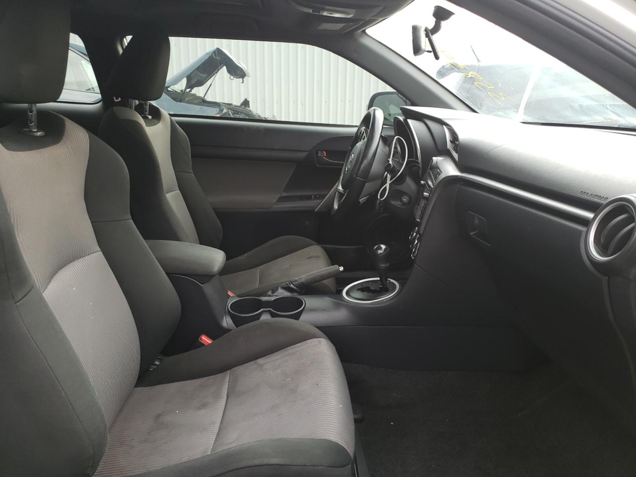 Photo 5 from auction – 2015 TOYOTA SCION TC with VIN JTKJF5C71FJ001257