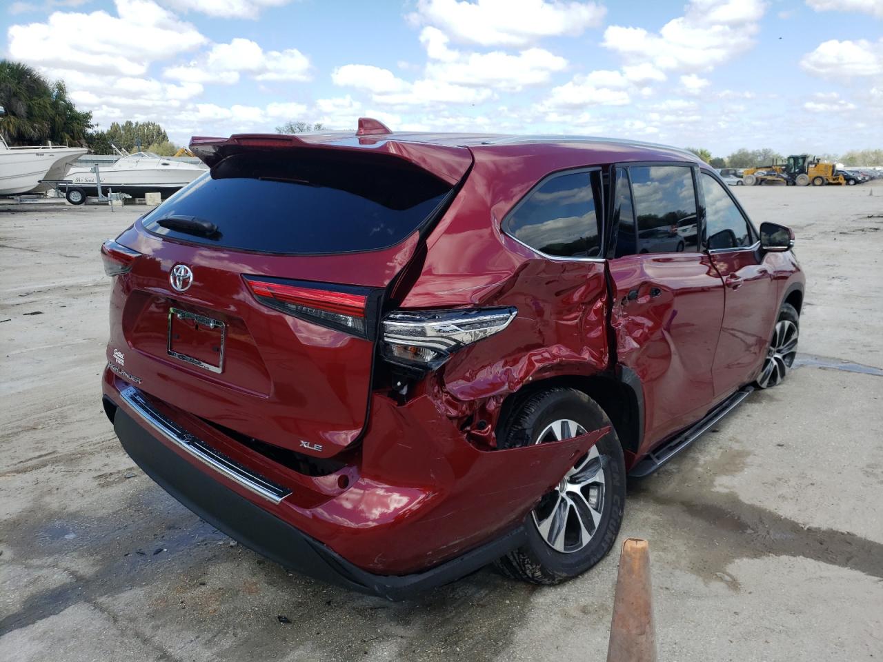 Photo 4 from auction – 2021 TOYOTA HIGHLANDER with VIN 5TDGZRAH5MS073882