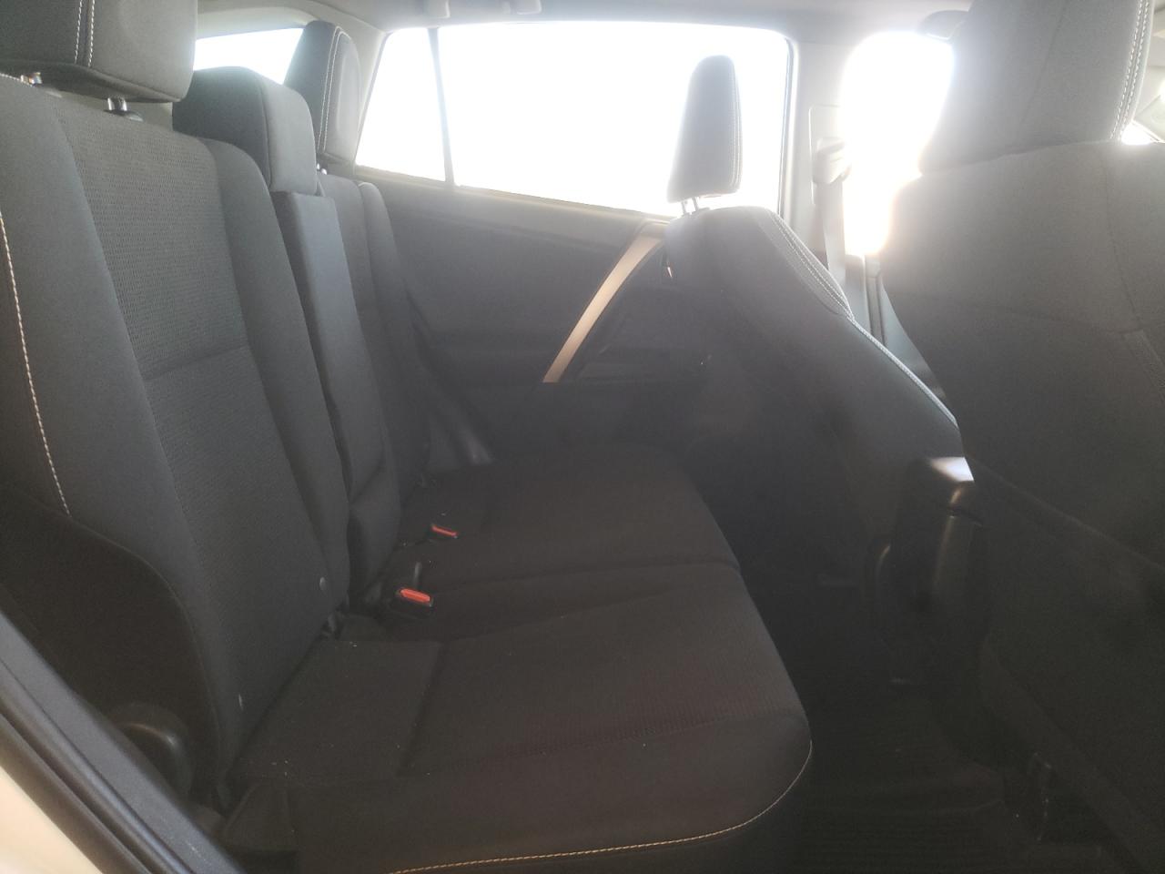 Photo 6 from auction – 2017 TOYOTA RAV4 XLE with VIN JTMWFREV4HD101662