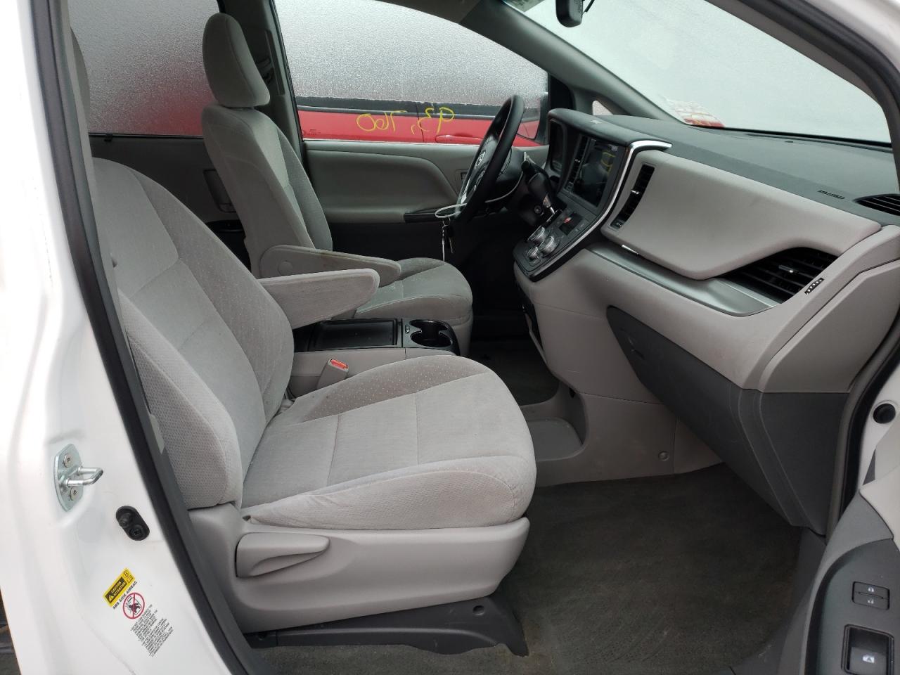 Photo 5 from auction – 2015 TOYOTA SIENNA LE with VIN 5TDKK3DC0FS587394