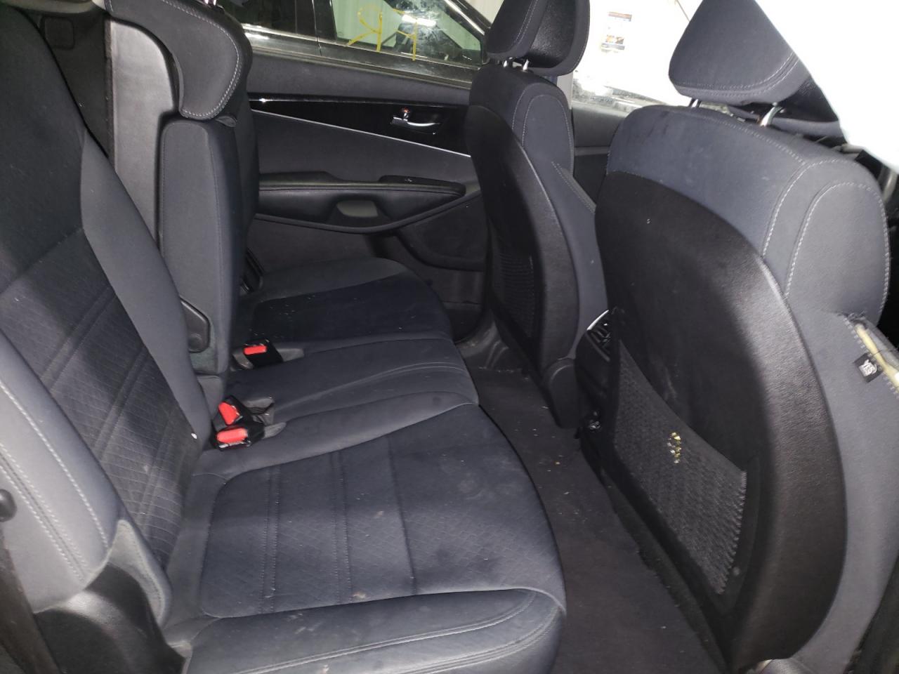 Photo 6 from auction – 2016 KIA SORENTO LX with VIN 5XYPGDA54GG047967