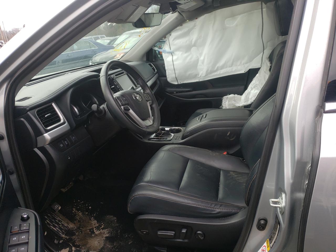 Photo 5 from auction – 2019 TOYOTA HIGHLANDER with VIN 5TDJZRFH3KS589573