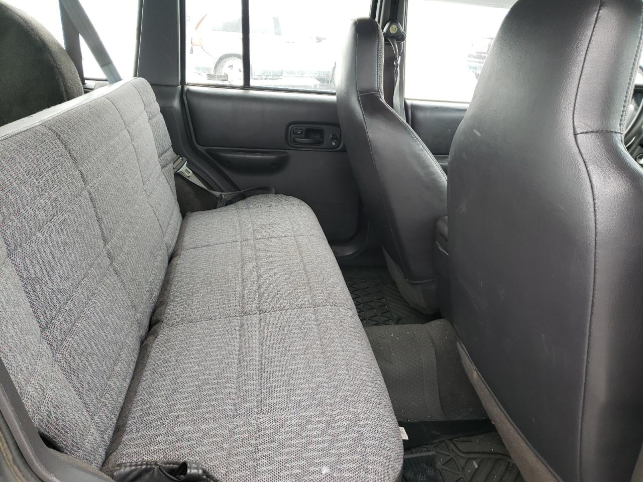 Photo 6 from auction – 2000 JEEP CHEROKEE S with VIN 1J4FF48S8YL174067