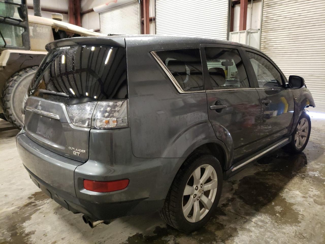 Photo 4 from auction – 2011 MITSUBISHI OUTLANDER with VIN JA4JT5AX5BU021243
