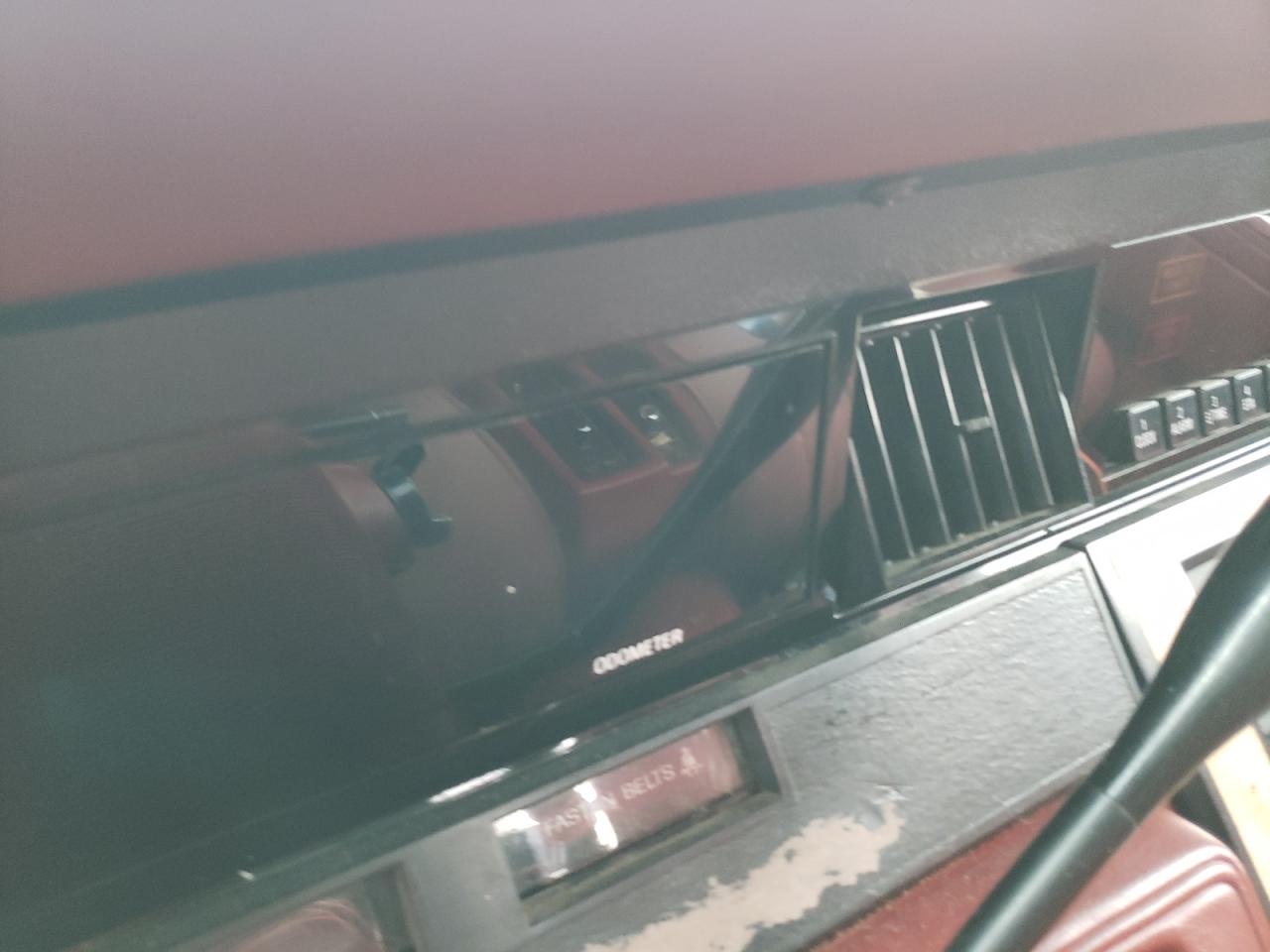 Photo 8 from auction – 1985 LINCOLN CONTINENTA with VIN 1MRBP97F7FY639258