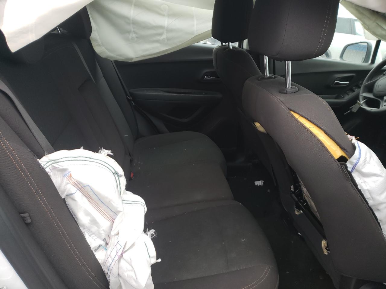 Photo 6 from auction – 2017 CHEVROLET TRAX LS with VIN KL7CJKSB6HB193501