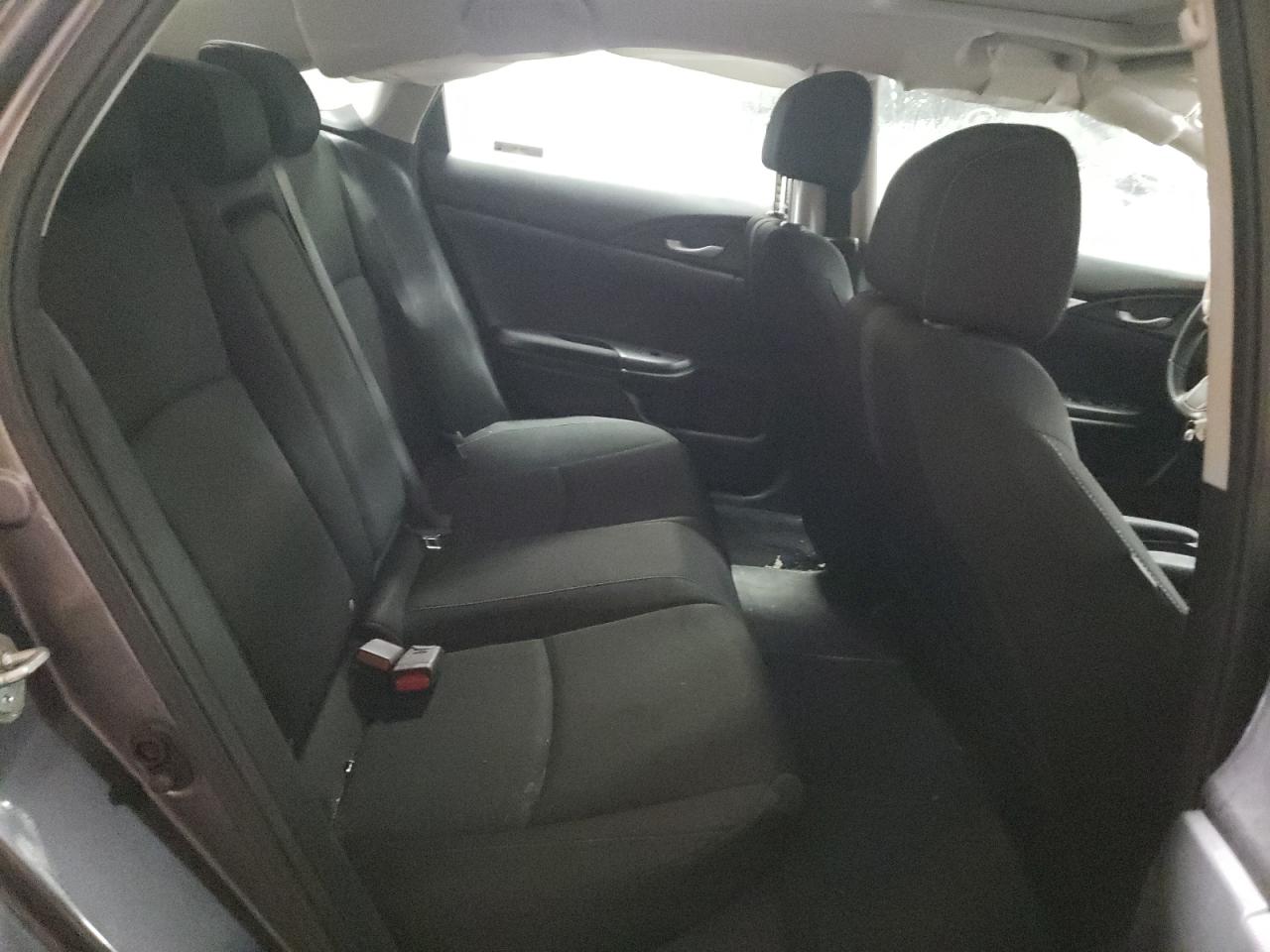 Photo 6 from auction – 2018 HONDA CIVIC EX with VIN 19XFC2F75JE025566
