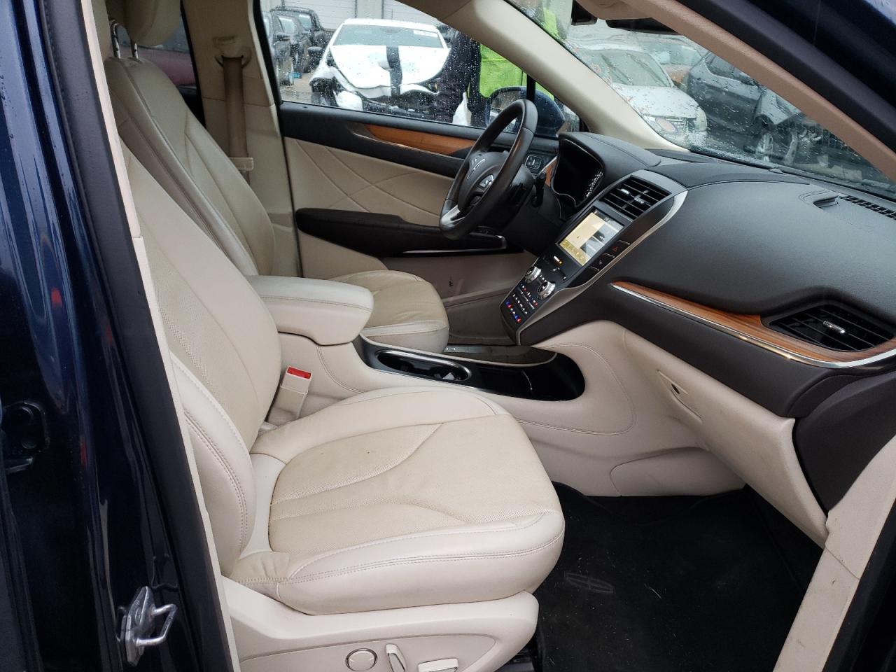 Photo 5 from auction – 2016 LINCOLN MKC RESERV with VIN 5LMCJ3D95GUJ12003