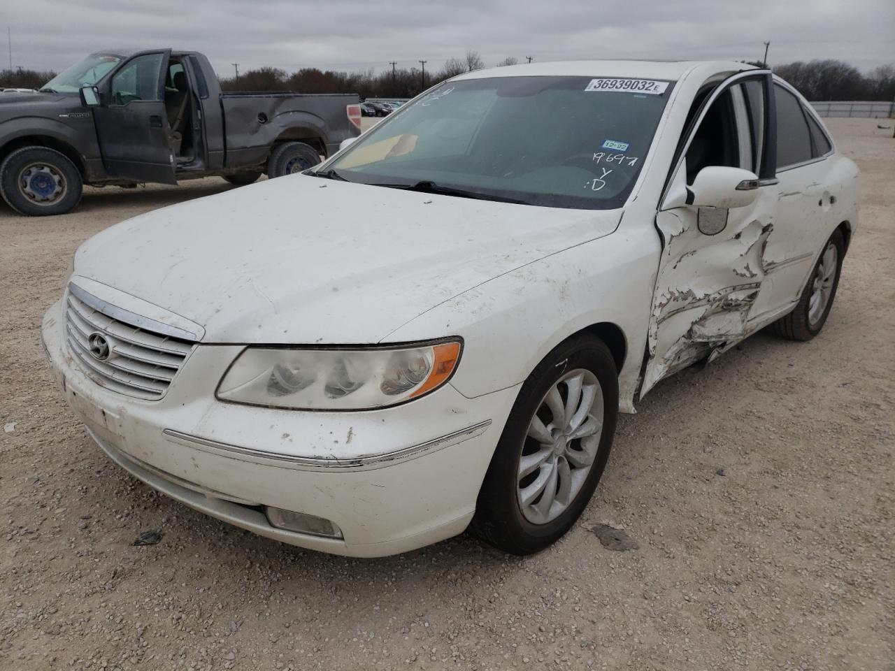 Photo 2 from auction – 2008 HYUNDAI AZERA SE with VIN KMHFC46F28A310852