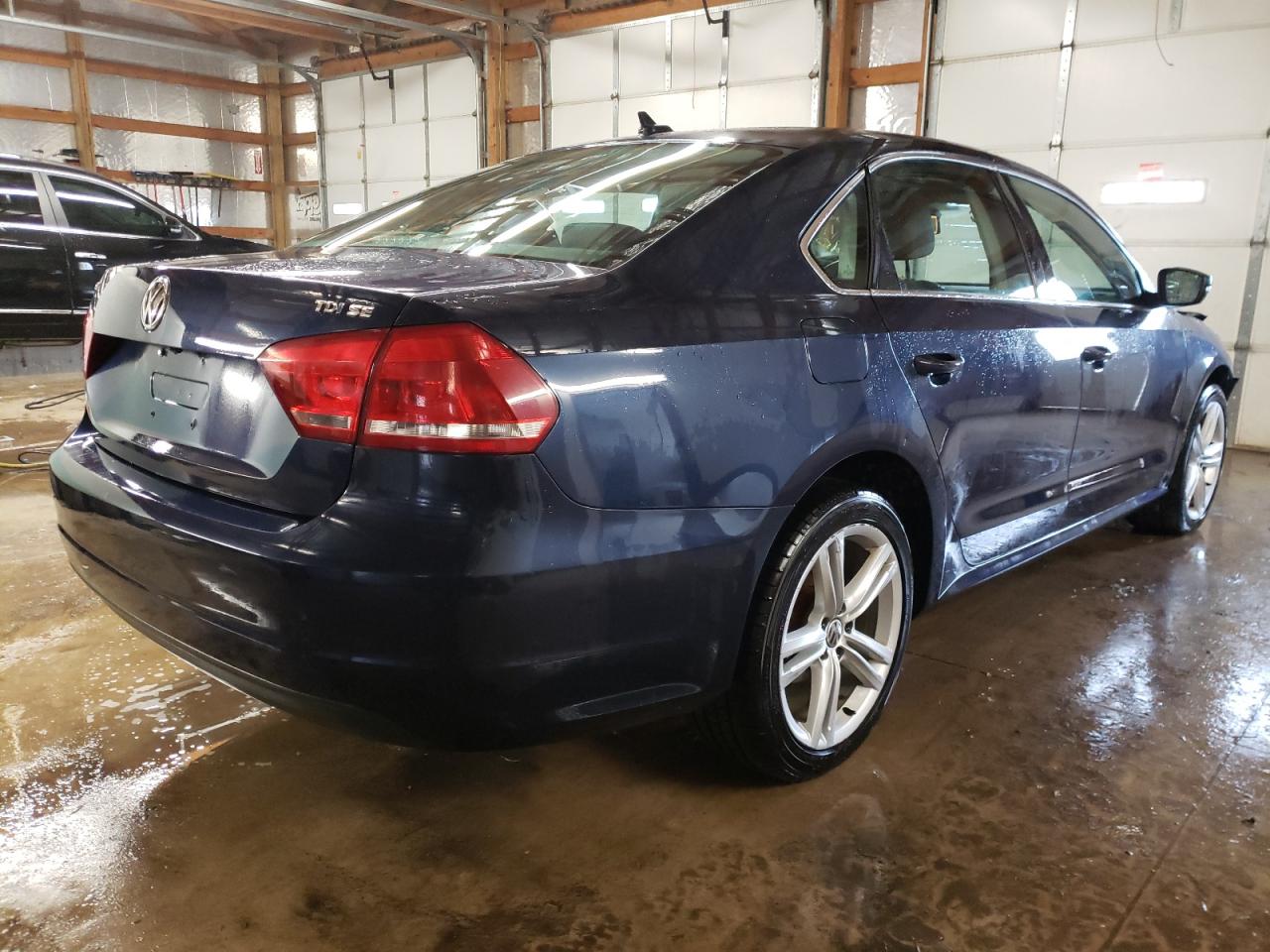 Photo 4 from auction – 2014 VOLKSWAGEN PASSAT SE with VIN 1VWBN7A39EC064102