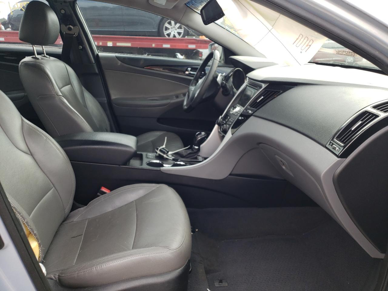 Photo 5 from auction – 2013 HYUNDAI SONATA SE with VIN 5NPEC4AB1DH541751