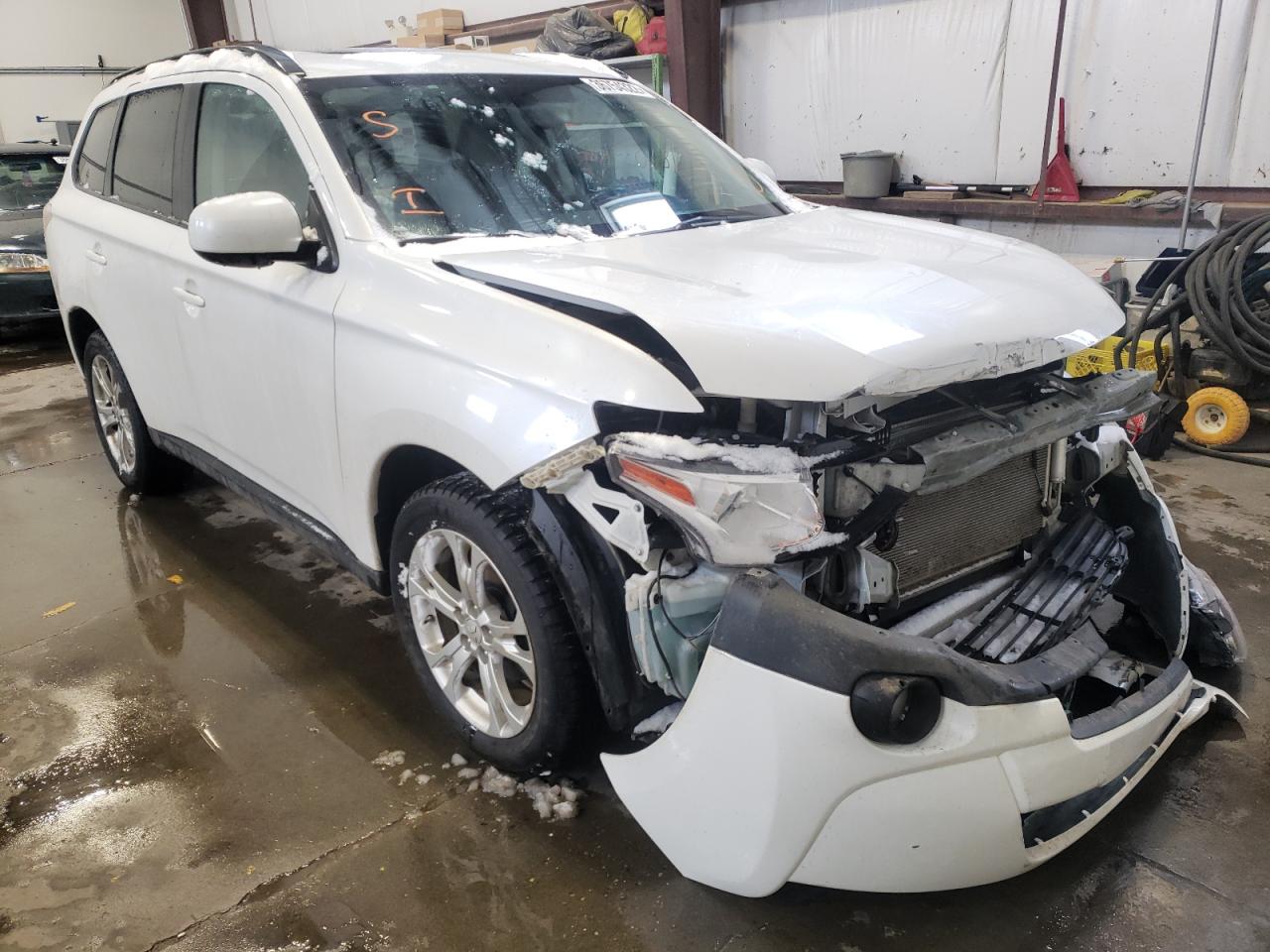 MITSUBISHI OUTLANDER 2014 with VIN JA4AZ2A3XEZ601735 - Photo from auction