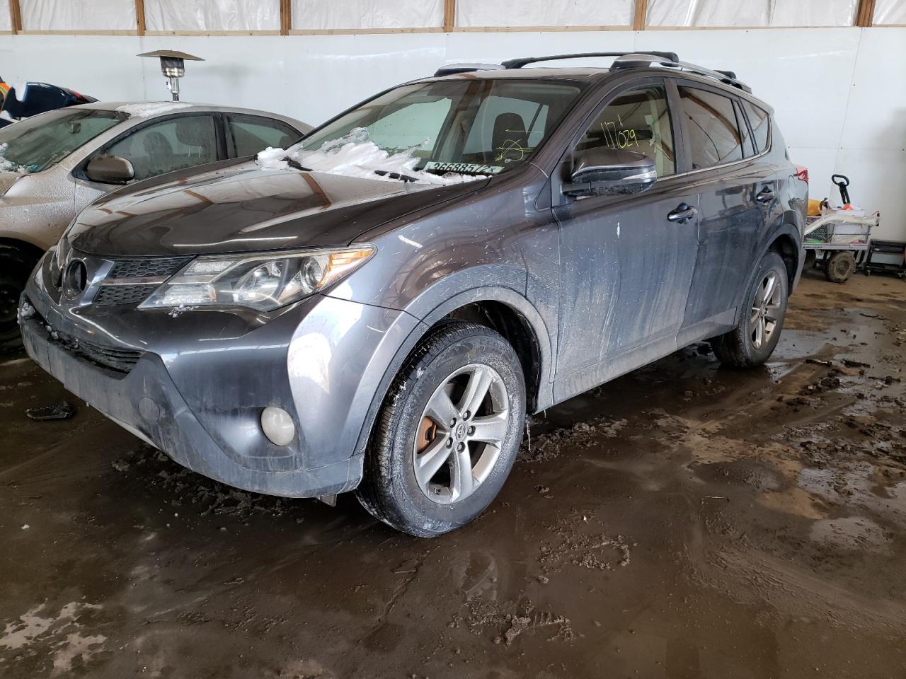 Photo 2 from auction – 2015 TOYOTA RAV4 XLE with VIN JTMRFREV2FD131852