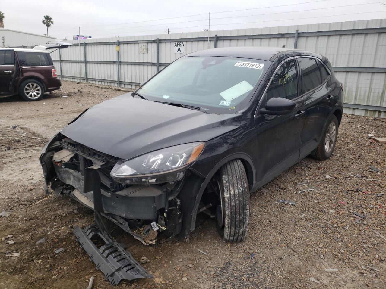 Photo 2 from auction – 2021 FORD ESCAPE SE with VIN 1FMCU0G68MUA46763