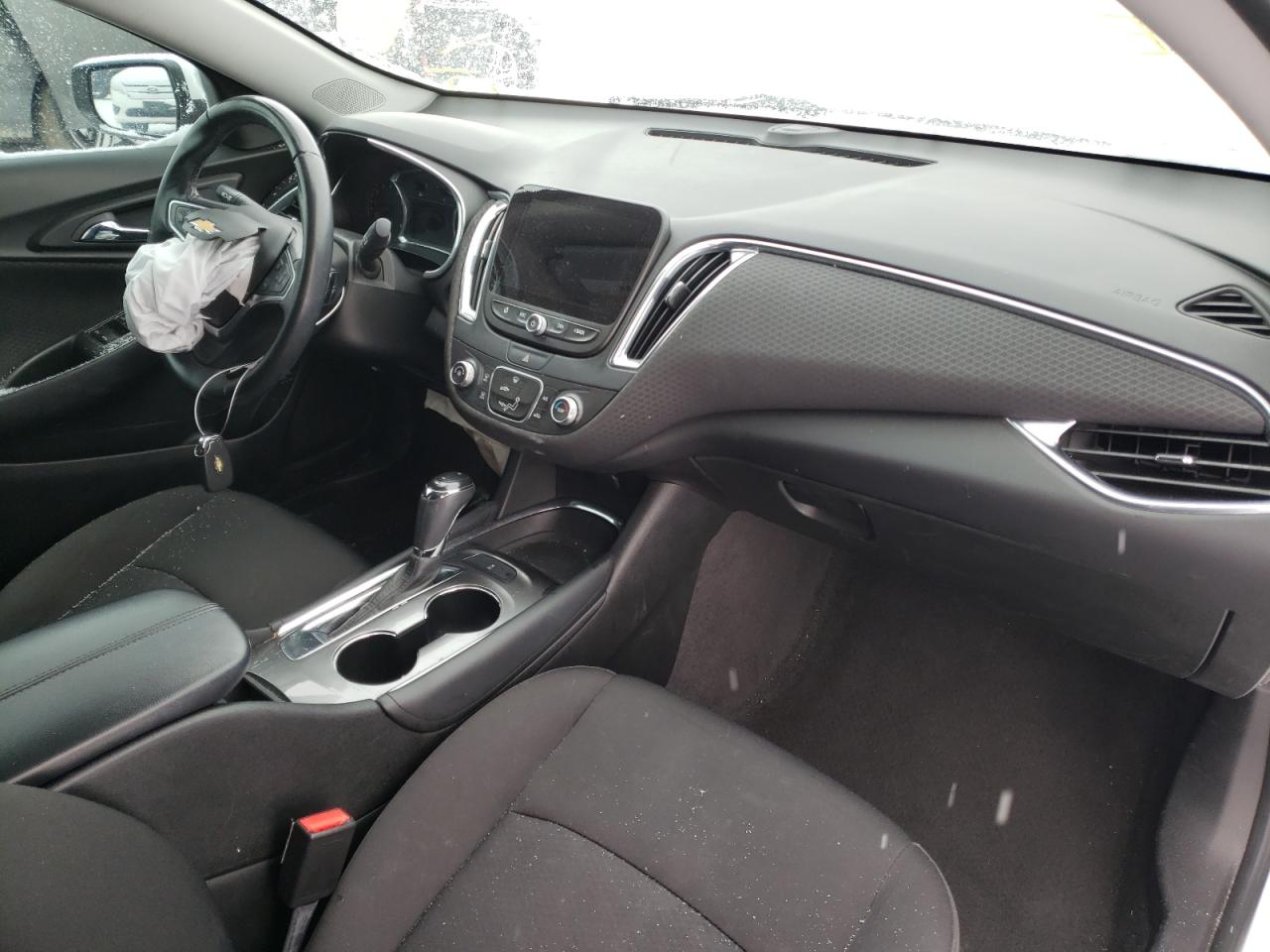 Photo 9 from auction – 2018 CHEVROLET MALIBU LT with VIN 1G1ZD5ST5JF146370