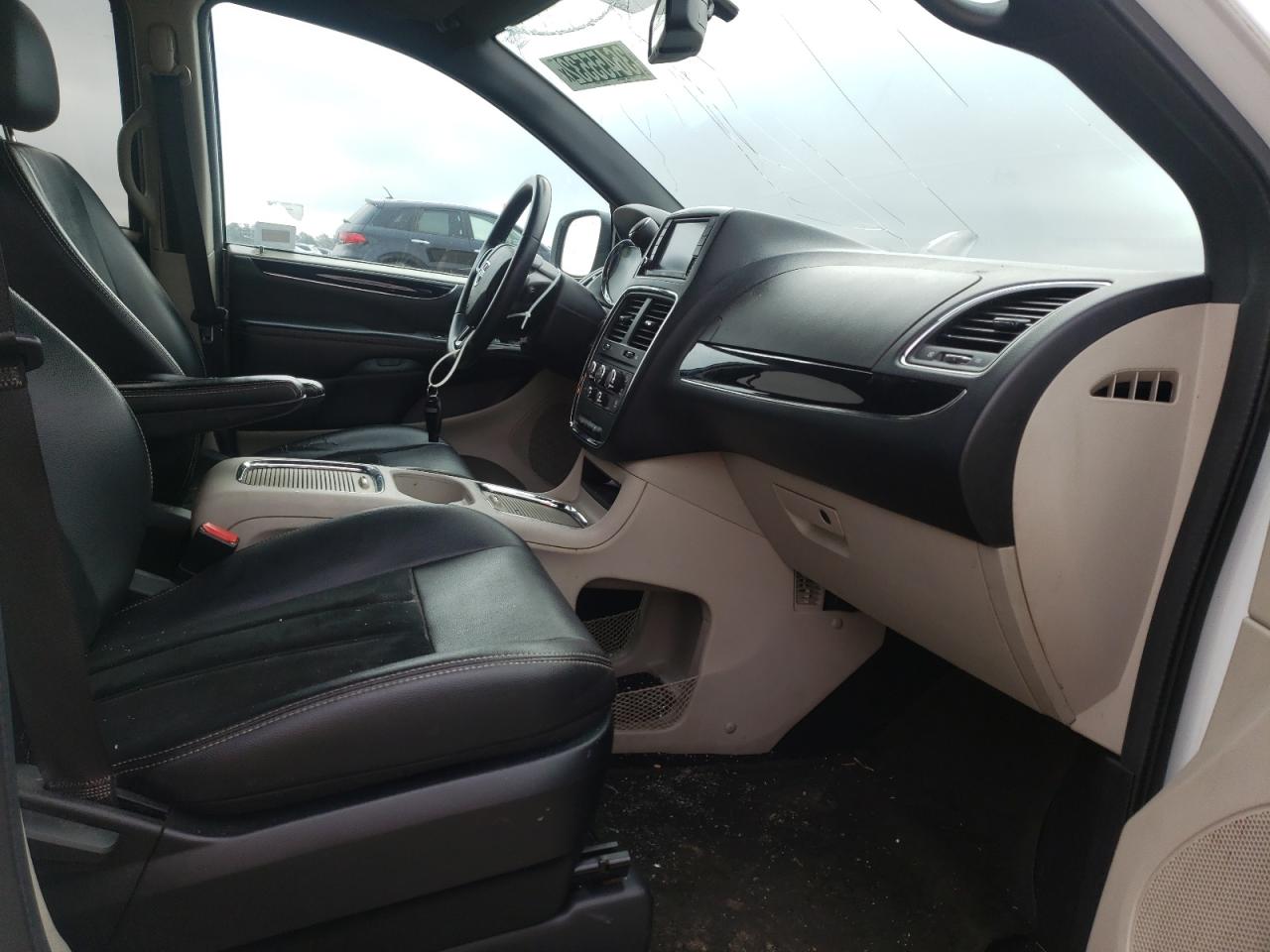 Photo 5 from auction – 2017 DODGE GRAND CARA with VIN 2C4RDGCGXHR699345