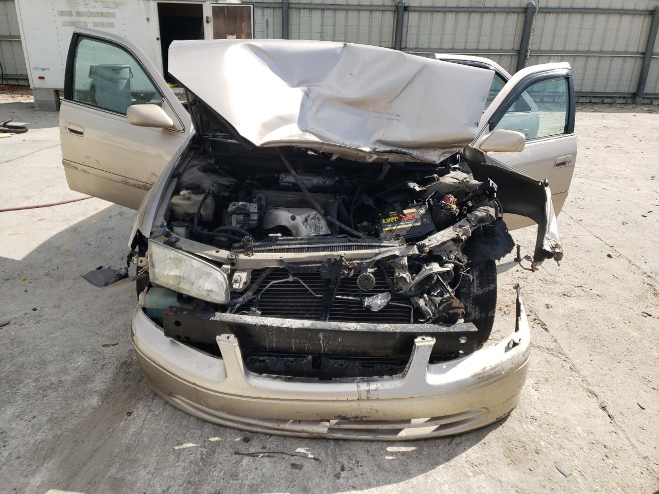 Photo 7 from auction – 2000 TOYOTA CAMRY CE with VIN 4T1BG22K3YU733979