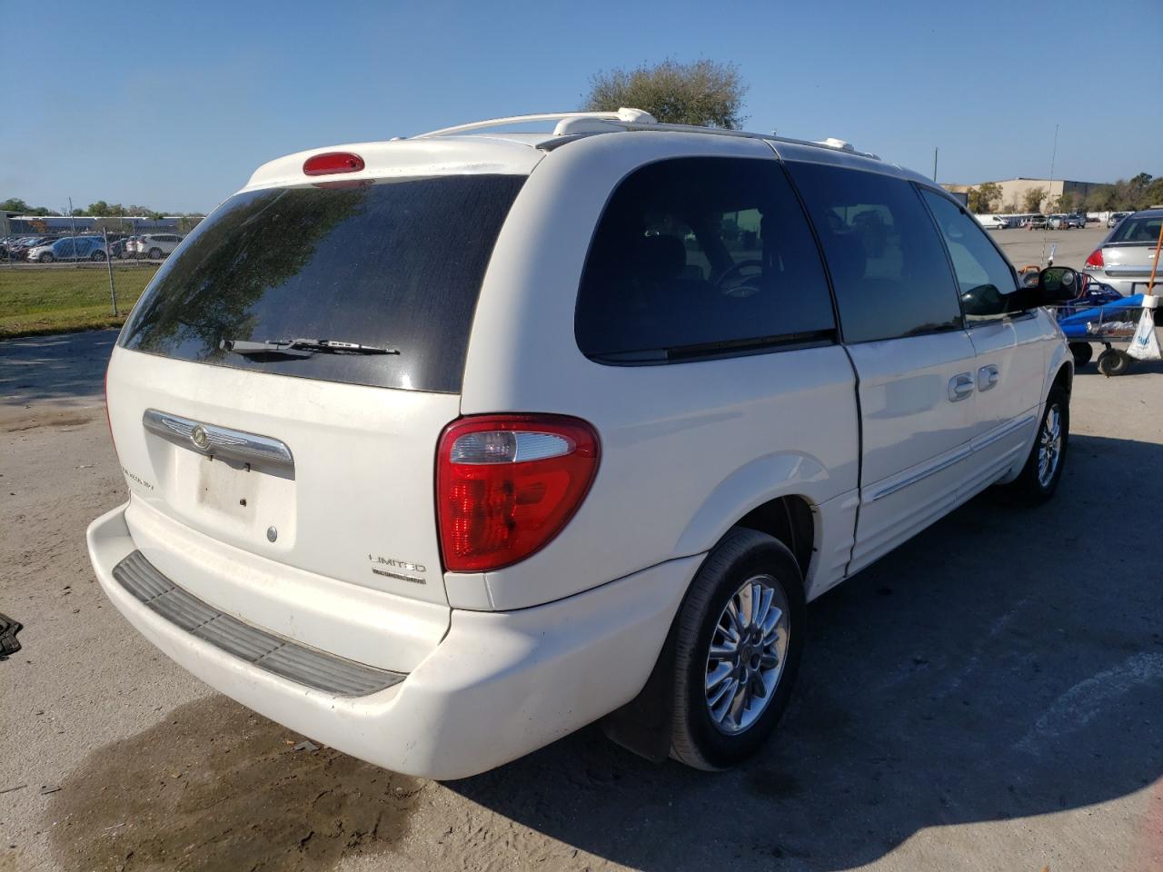 Photo 4 from auction – 2003 CHRYSLER TOWN & COU with VIN 2C8GT64L03R129765