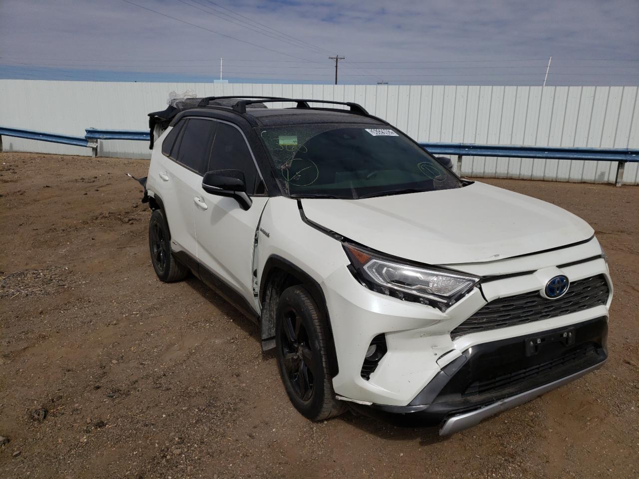 TOYOTA RAV4 XSE 2020 with VIN JTMEWRFVXLJ044646 - Photo from auction