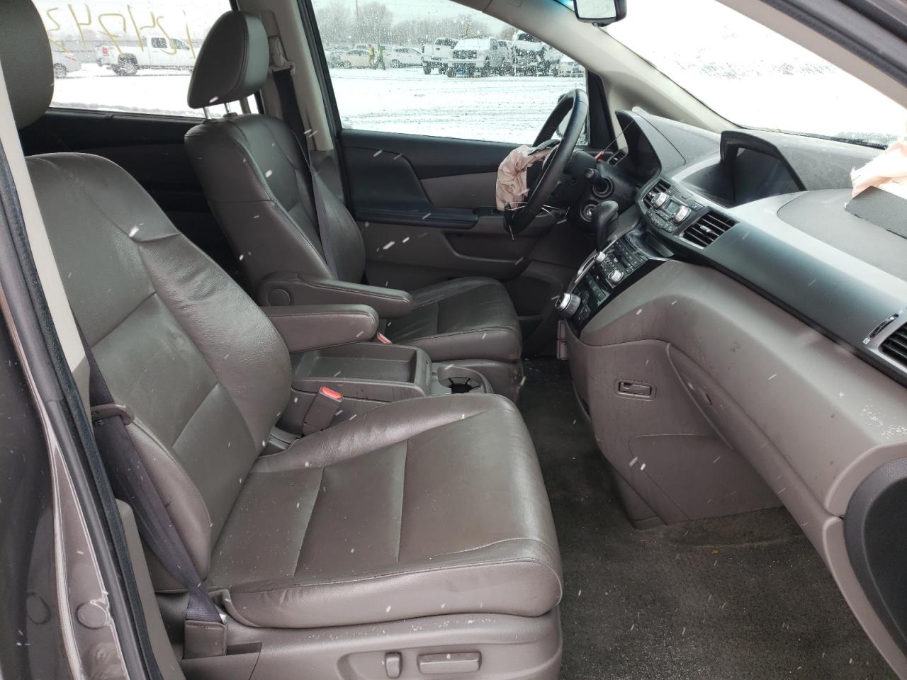Photo 5 from auction – 2012 HONDA ODYSSEY TO with VIN 5FNRL5H97CB081888