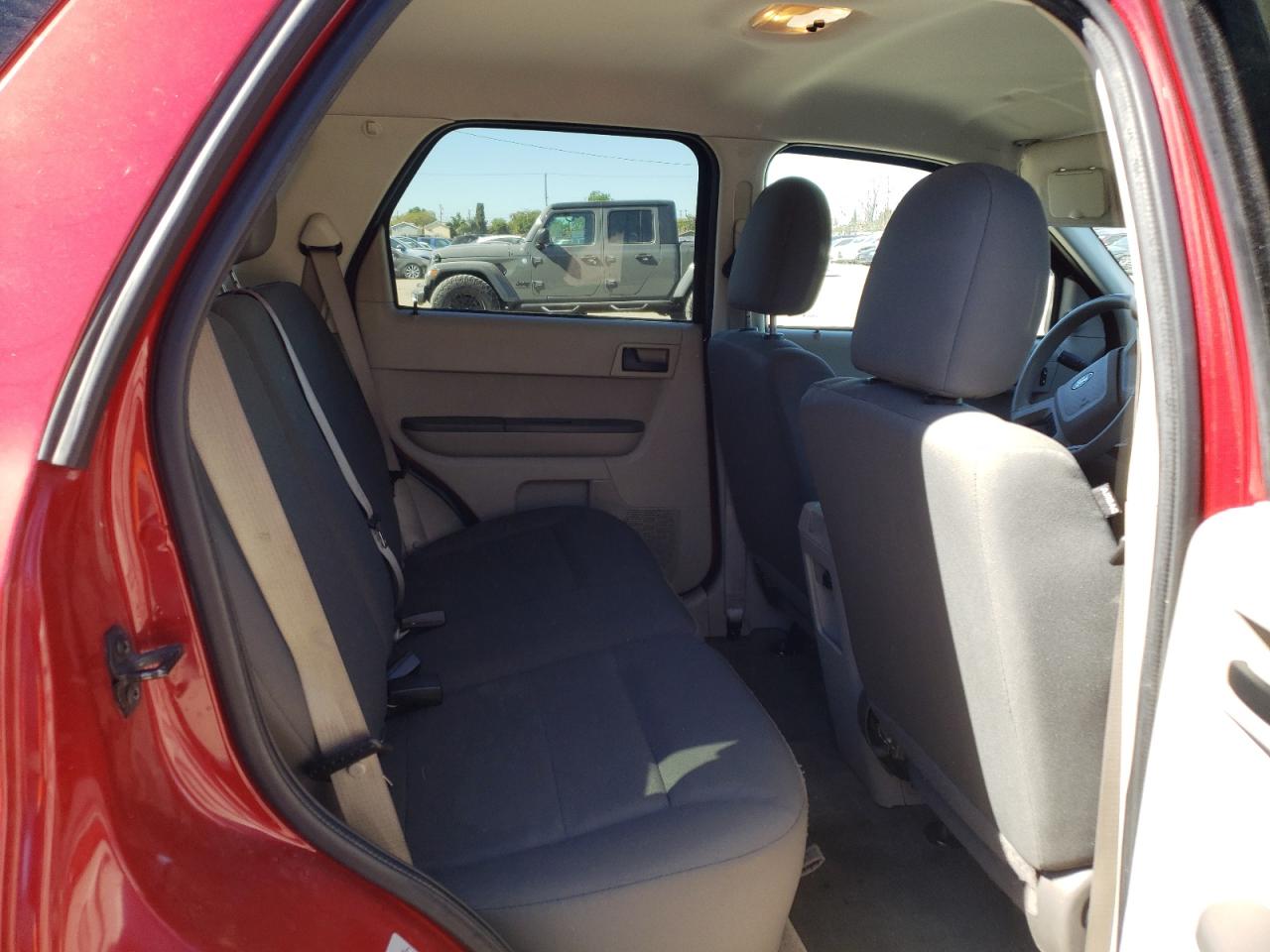 Photo 6 from auction – 2010 FORD ESCAPE XLS with VIN 1FMCU0C70AKD34895