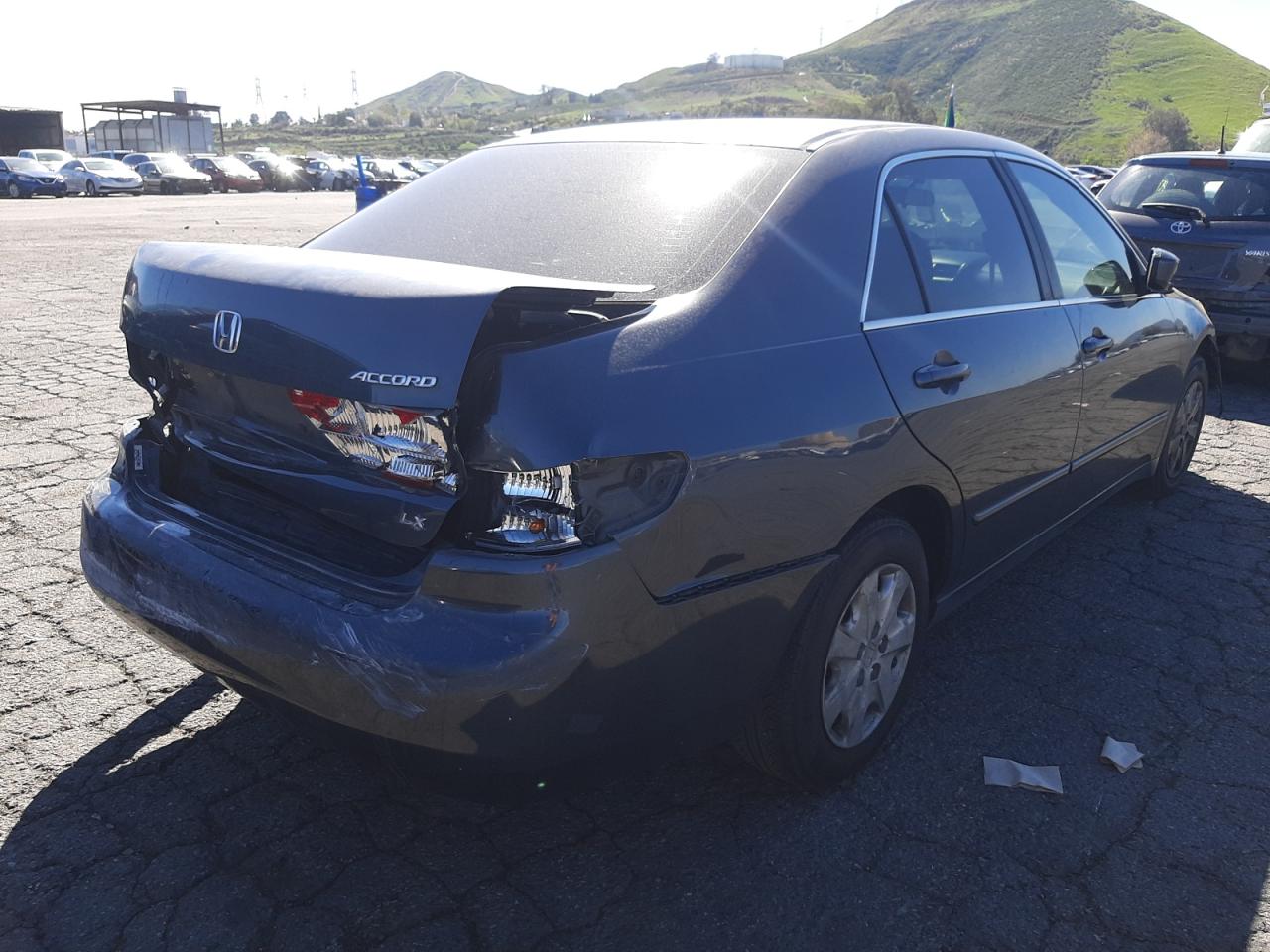 Photo 4 from auction – 2004 HONDA ACCORD LX with VIN JHMCM56334C016079