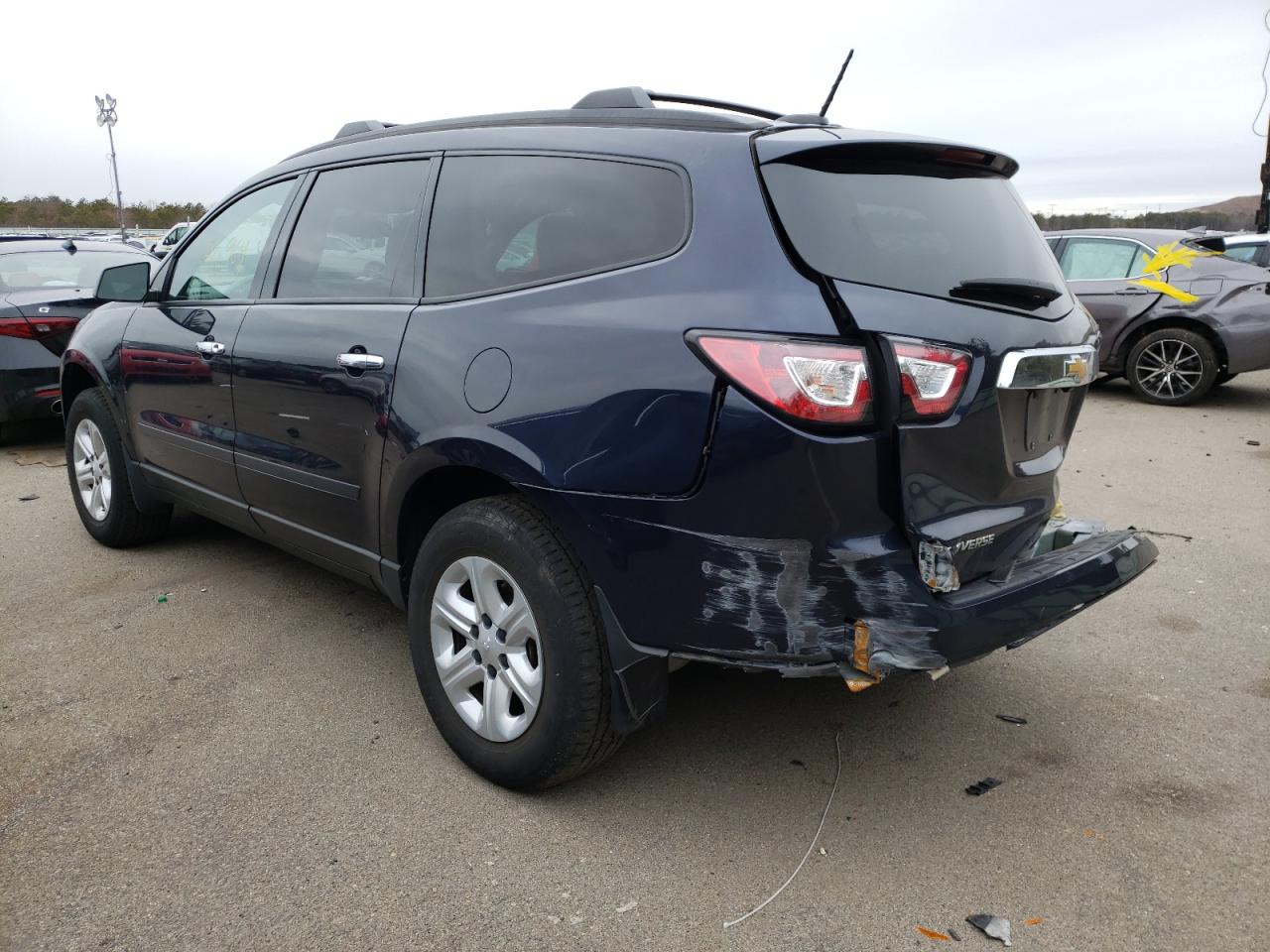 Photo 3 from auction – 2017 CHEVROLET TRAVERSE L with VIN 1GNKRFED5HJ250053