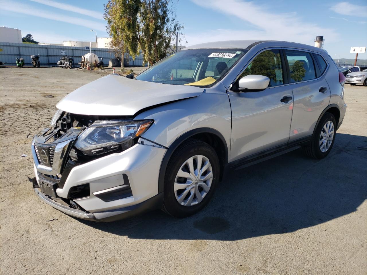 Photo 2 from auction – 2017 NISSAN ROGUE S with VIN 5N1AT2MT3HC844423