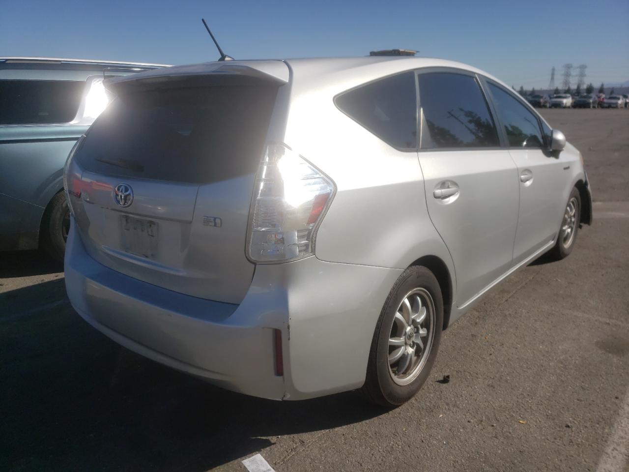 Photo 4 from auction – 2014 TOYOTA PRIUS V with VIN JTDZN3EU5EJ000440