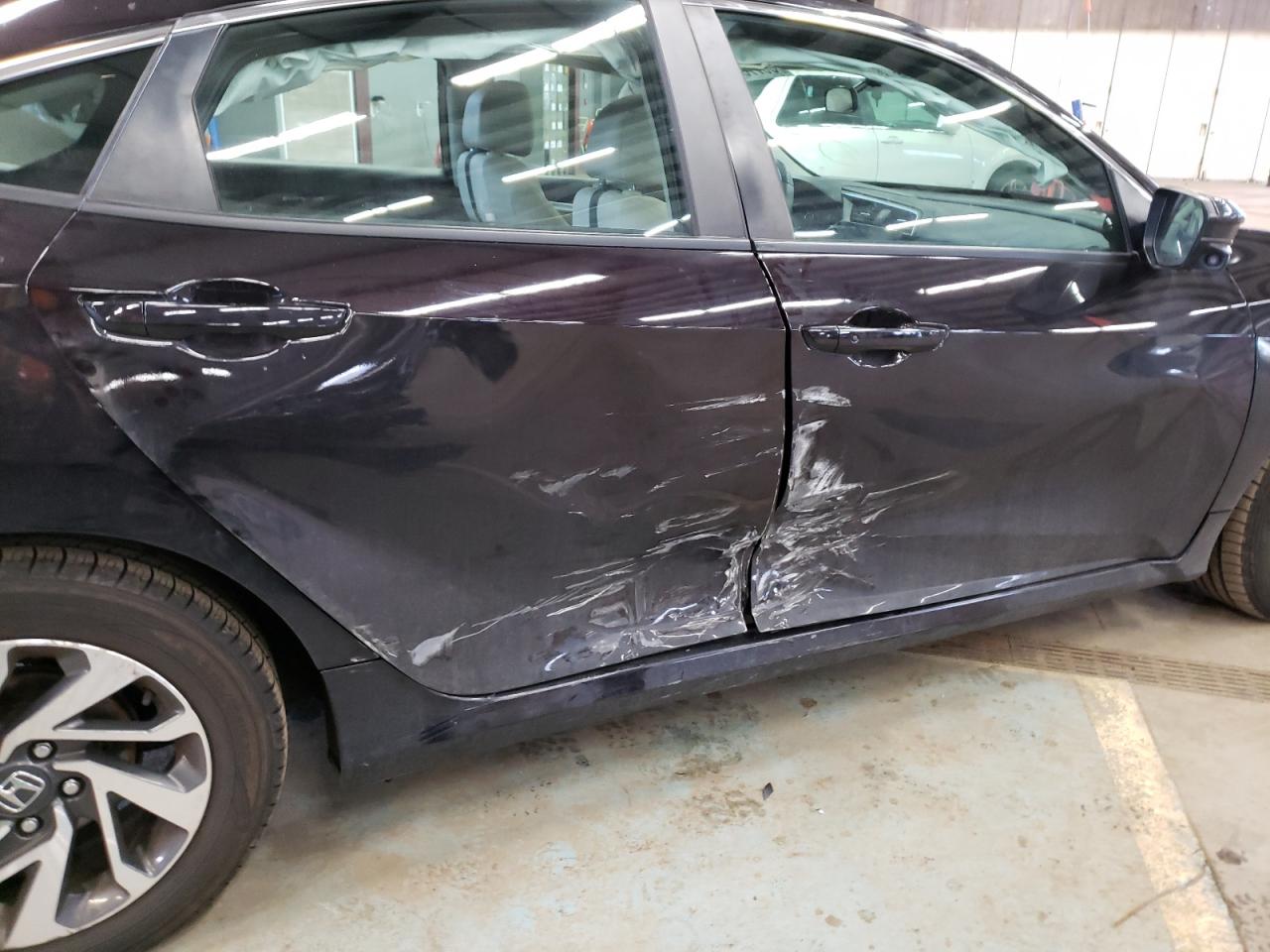 Photo 9 from auction – 2016 HONDA CIVIC EX with VIN 19XFC2F75GE213075