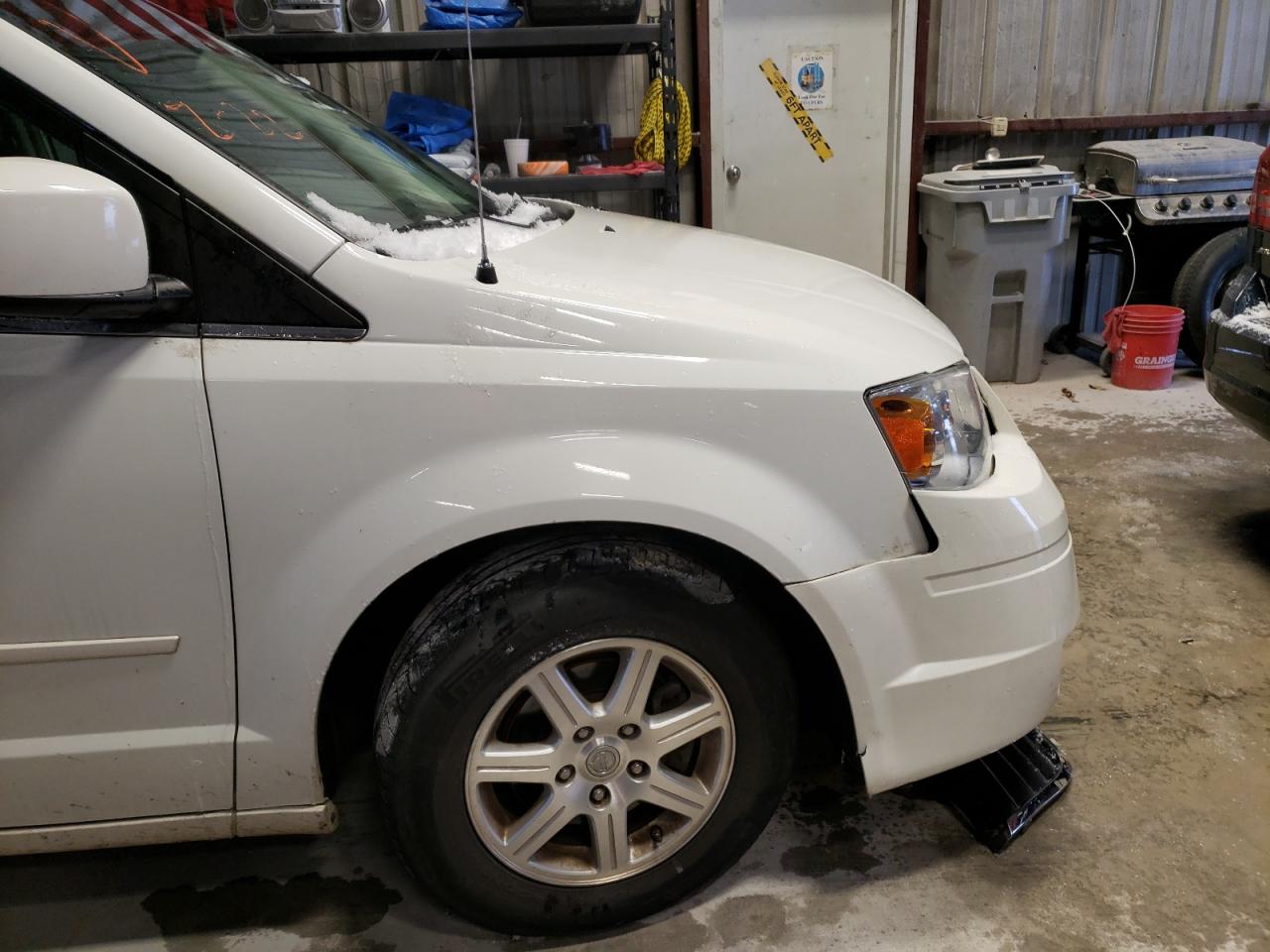 Photo 9 from auction – 2008 CHRYSLER TOWN & COU with VIN 2A8HR54P98R621390