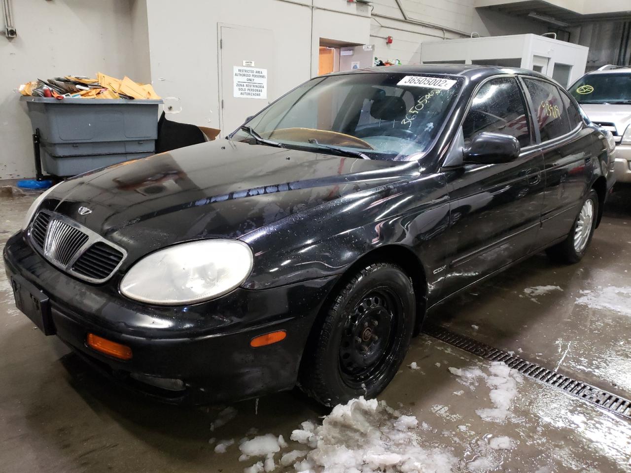 Photo 2 from auction – 1999 DAEWOO LEGANZA CD with VIN KLAVA6925XB182861
